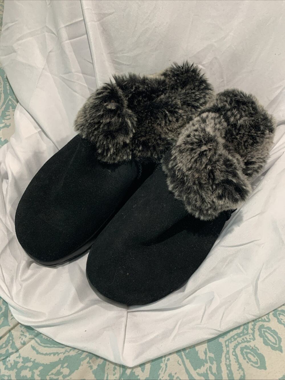 Skechers Black Women's Sz 7 Slip On With Fur Inside Clogs NO BOX